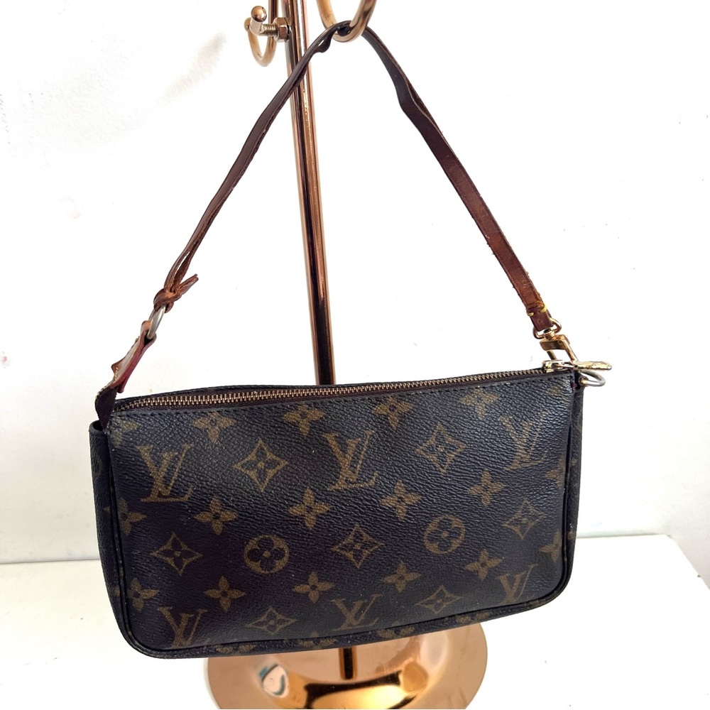 Authentic Louis Vuitton pochette clutch GM ❤️